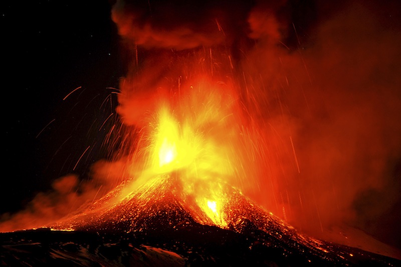 VIDEO: Etna Volcano Spectacularly Erupts, Lighting Up Sky ...