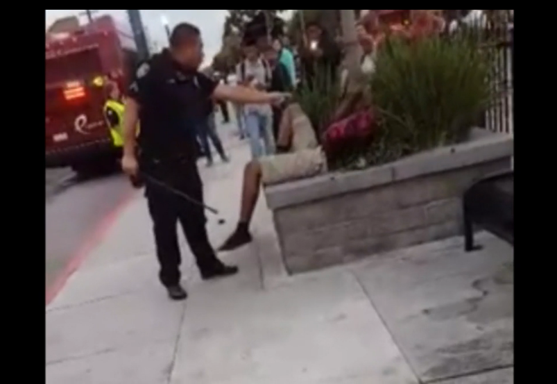 Nuori tyttö on anaali seksiä