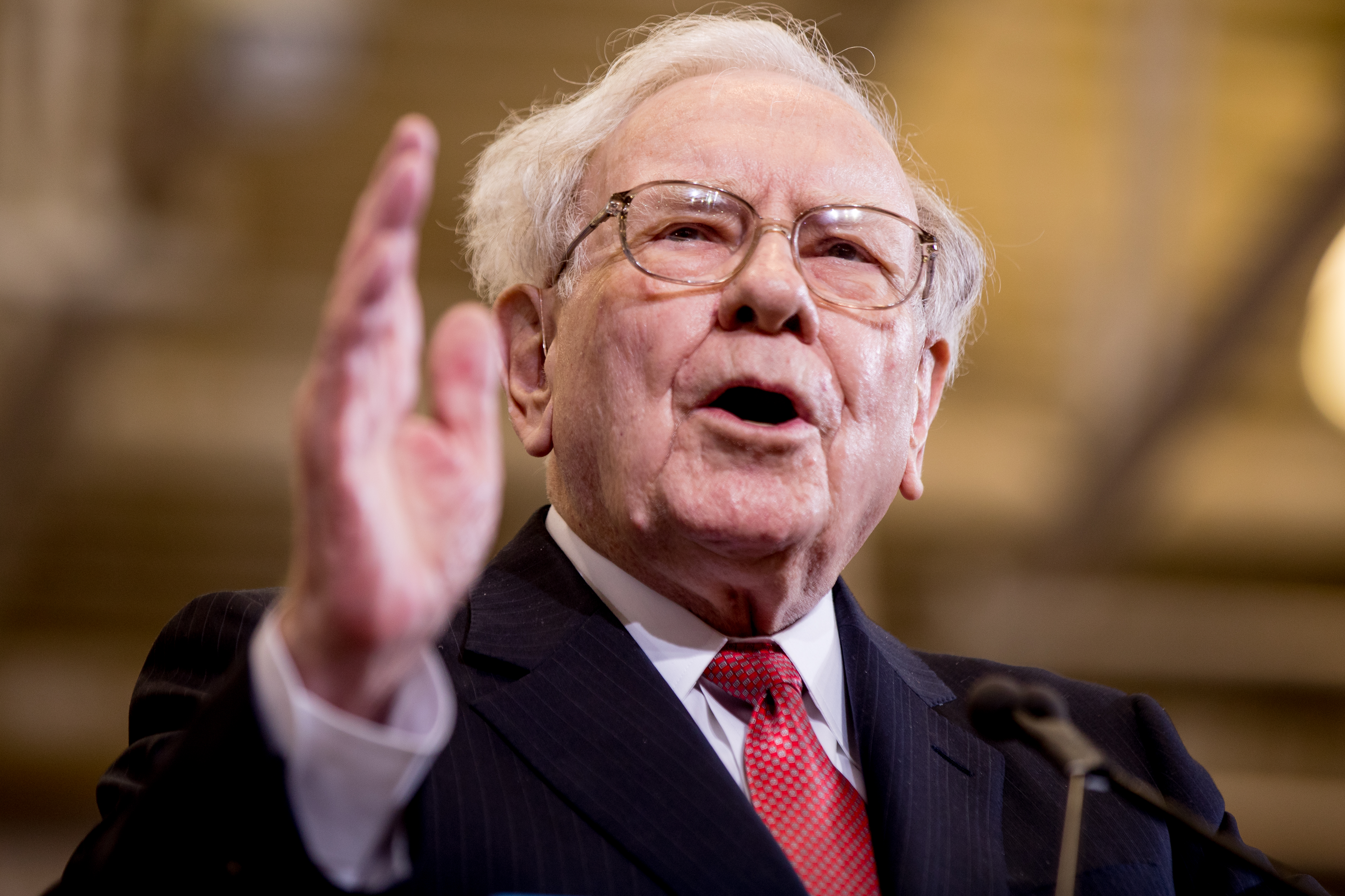 Warren Buffet Hits Back At Trump I Ve Paid Income Tax