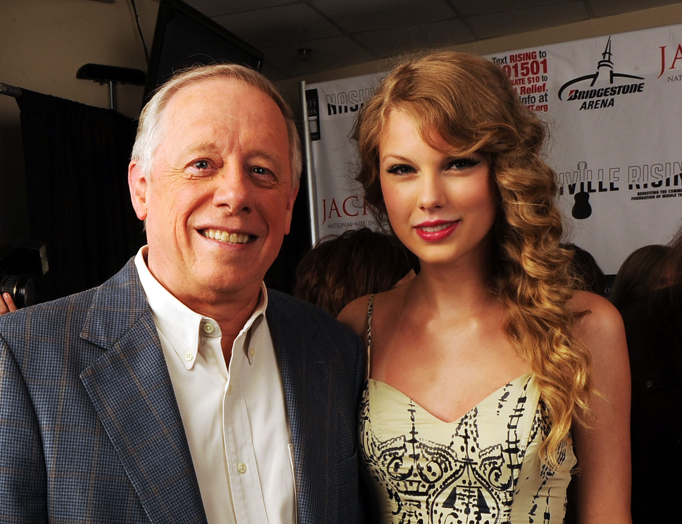 Look What You Made Her Do Taylor Swift Endorses Phil