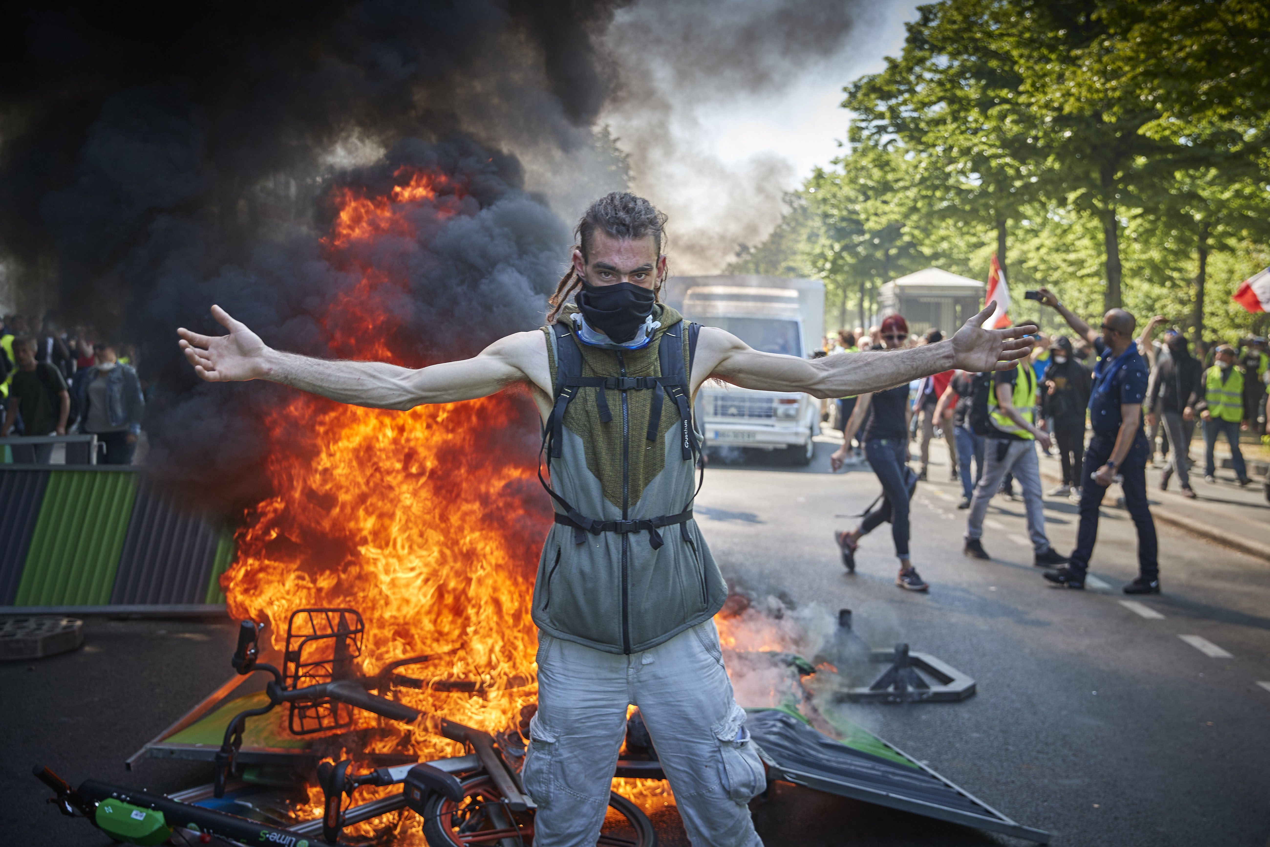 Yellow Vest Anger Burns In Paris Fueled By Frances Notre