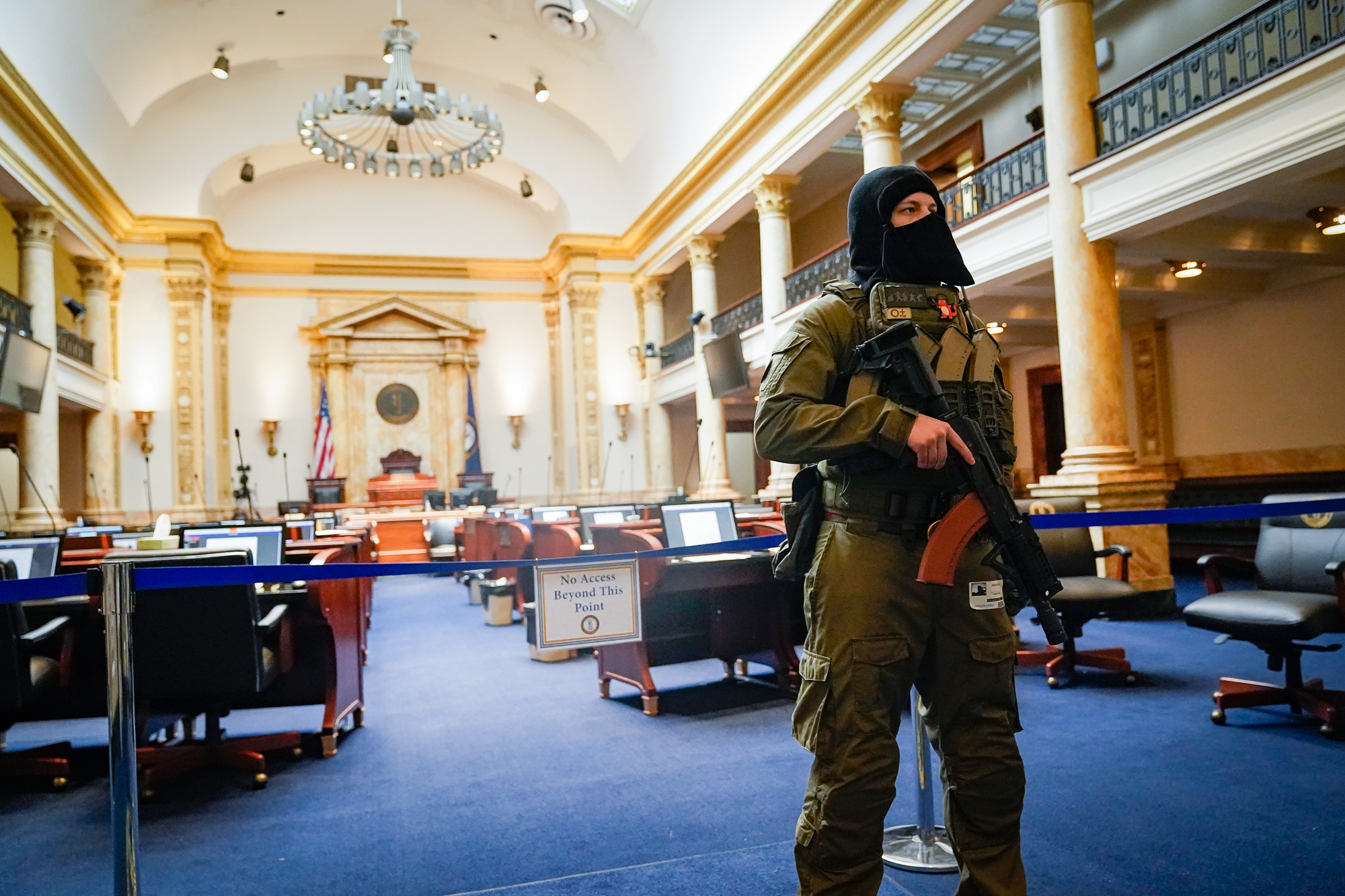 Gunmen Some In Masks Swarm Ky Capitol For 2nd Amendment Rally